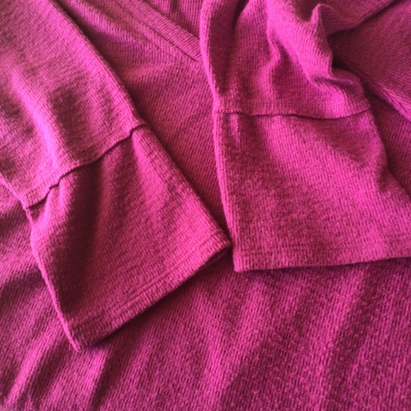 WILDFOX HALEY LONG SLEEVE V NECK PULLOVER TOP. SIZE LARGE - Picture 14 of 15